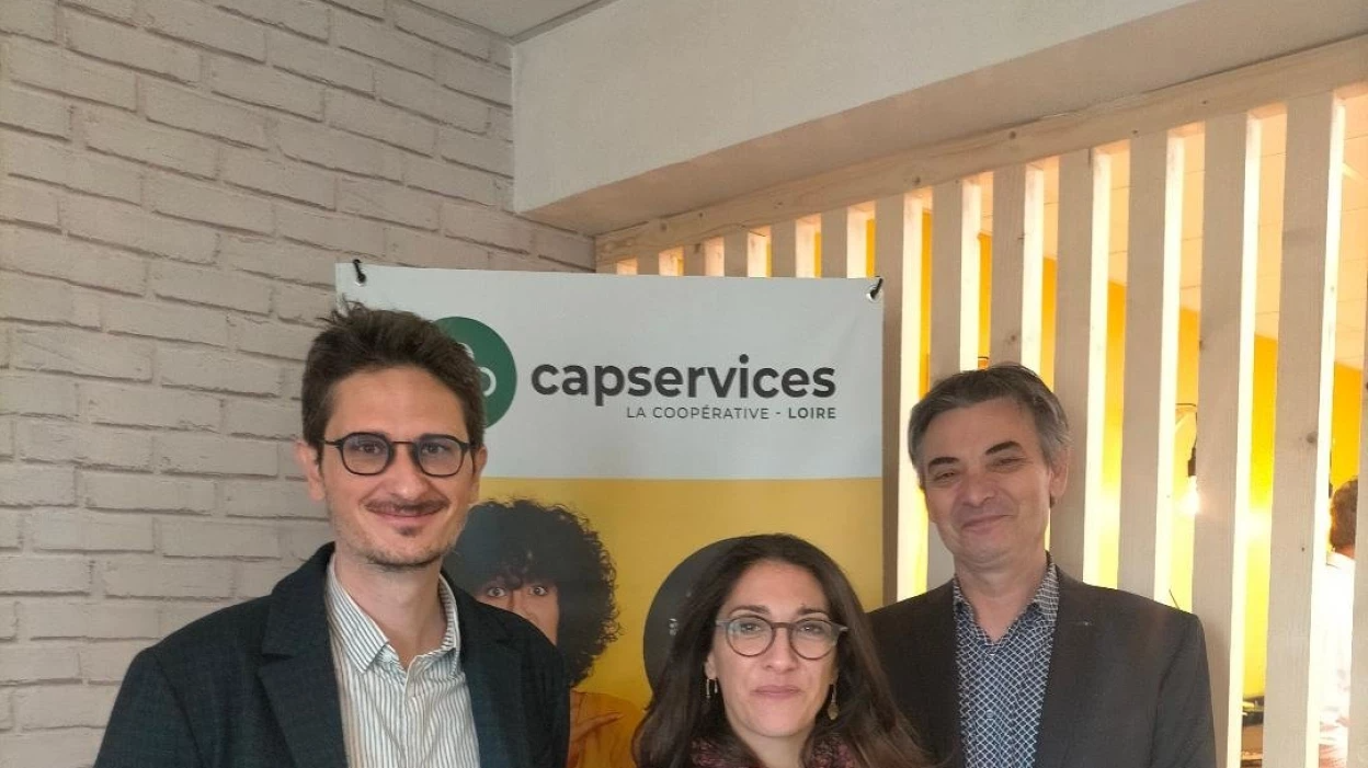 CAP Services Loire dans la presse, image des trois directeurs dans les locaux de Roche-la-Molière